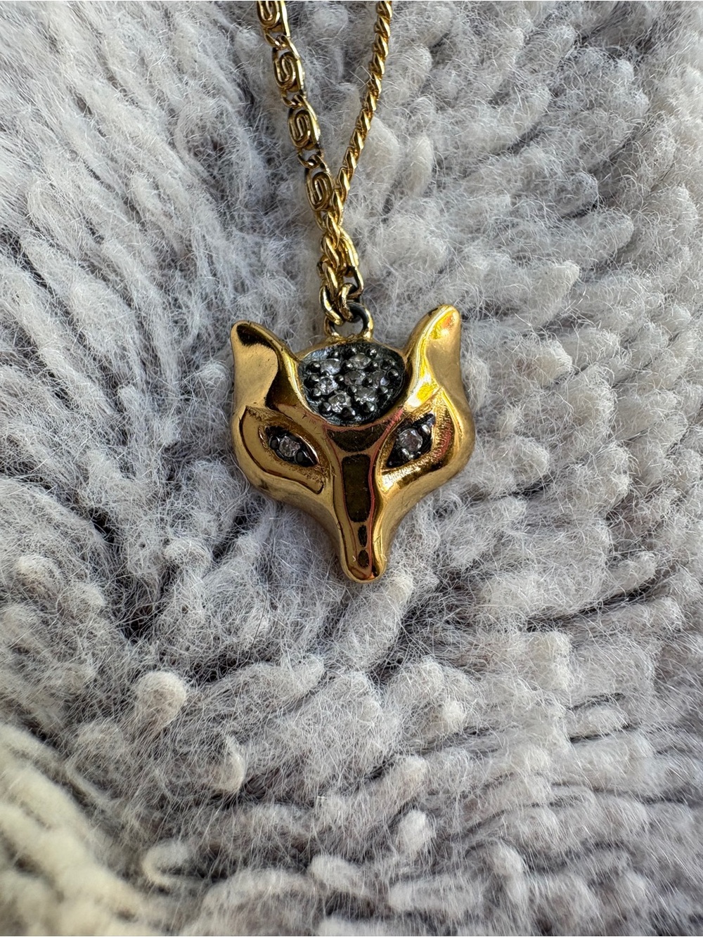 Stella&Dot Gold Fox Pendant Necklace with Crystal Accents